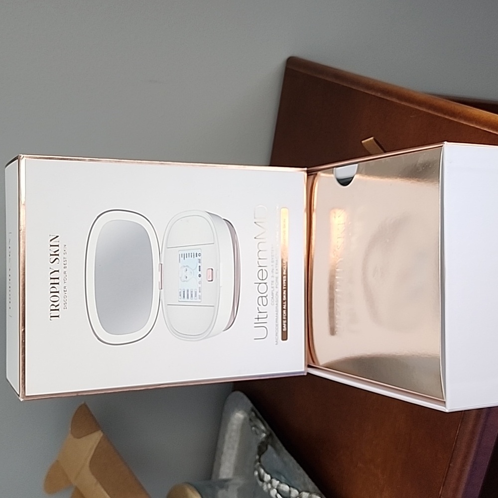 Ultraderm MD Trophy Skin microdermabrasion system
